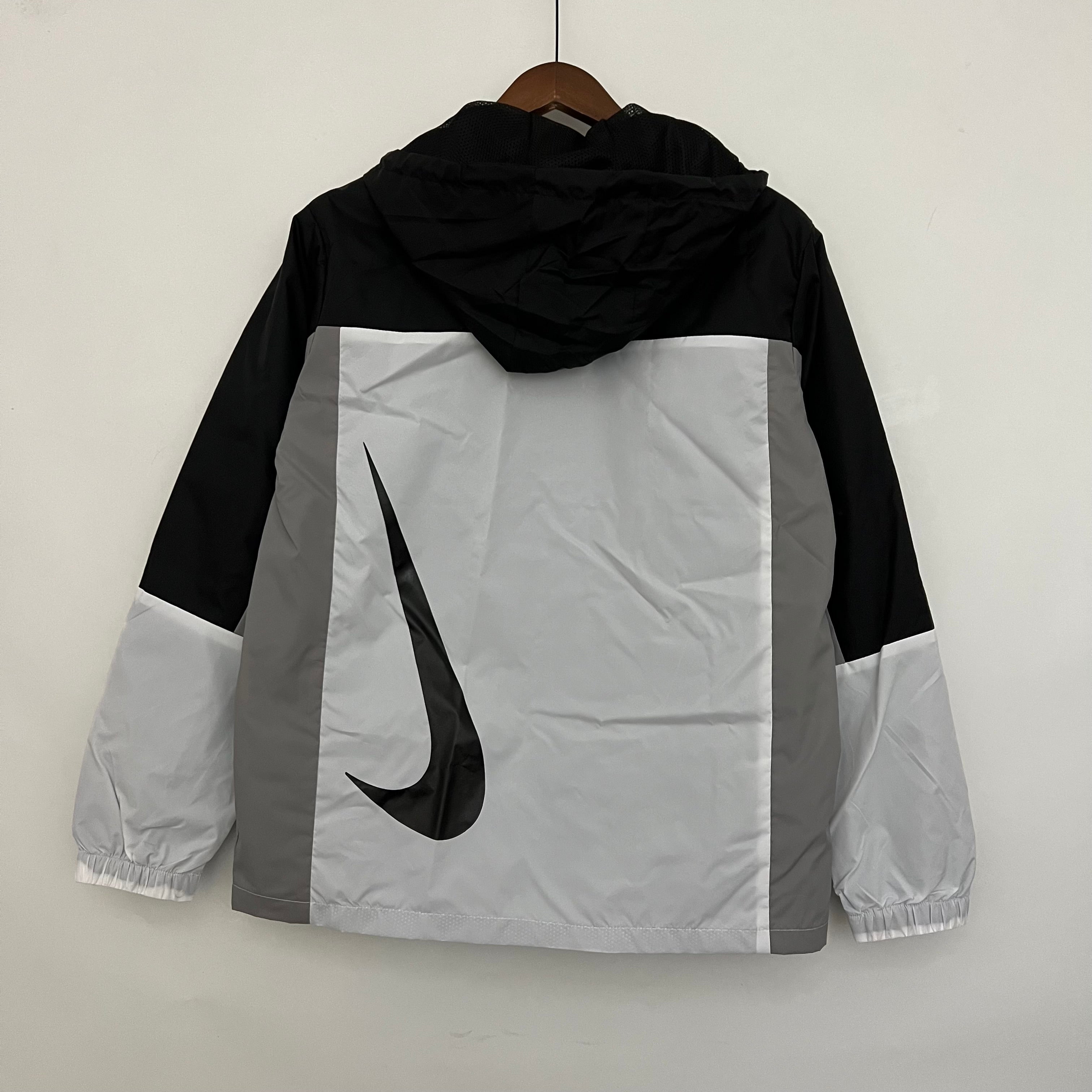 Nike Air Mod. Light Jacket Medium